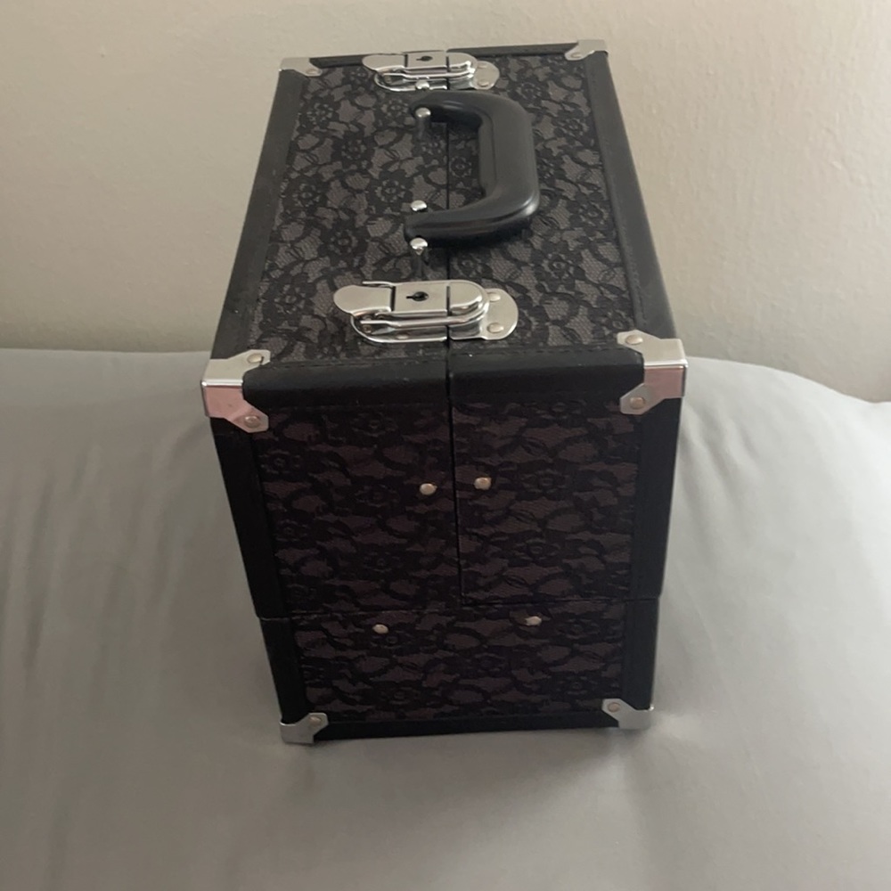 Makeup Box - image 4